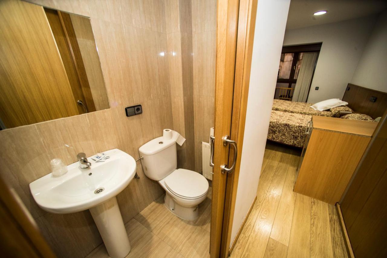 Hostal Caballeros Soria Exteriör bild