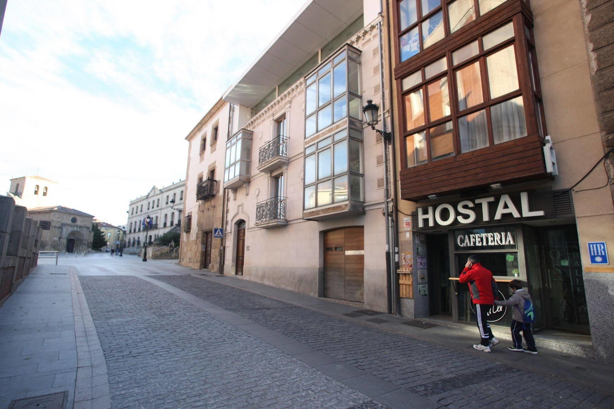 Hostal Caballeros Soria Exteriör bild